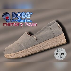 NWT Bobs From Skechers Women Sz 8 Memory Foam Khaki Canvis Slip-Ons Arch Pillow
